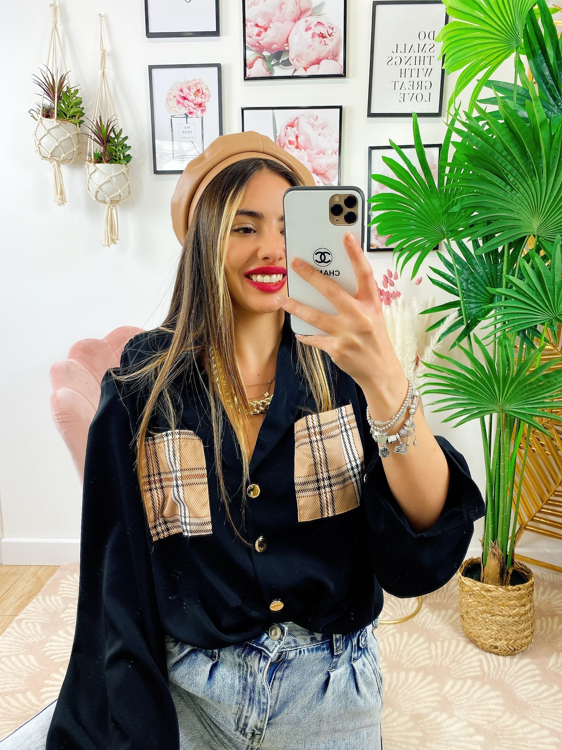 Camicia con tasca ricamata check nera