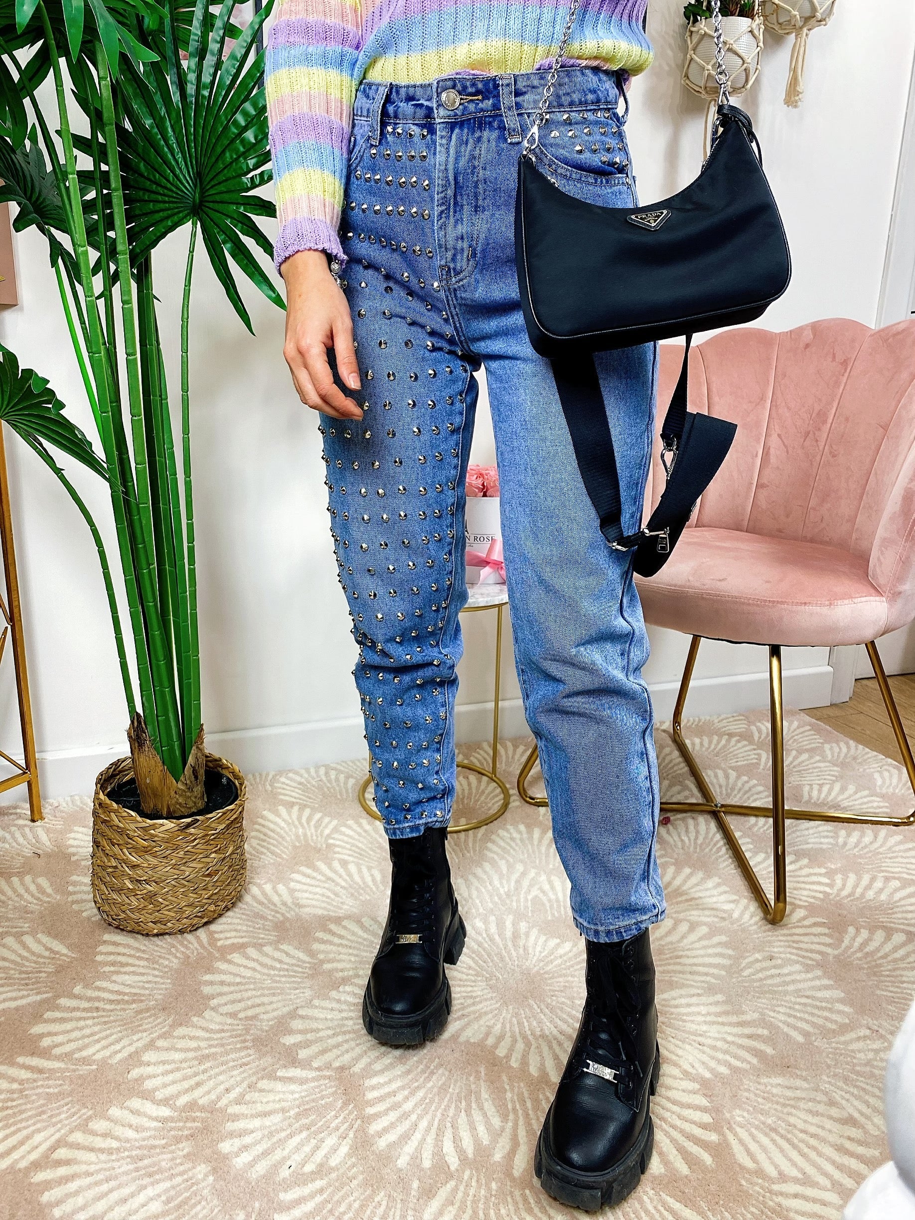 Jeans con borchie