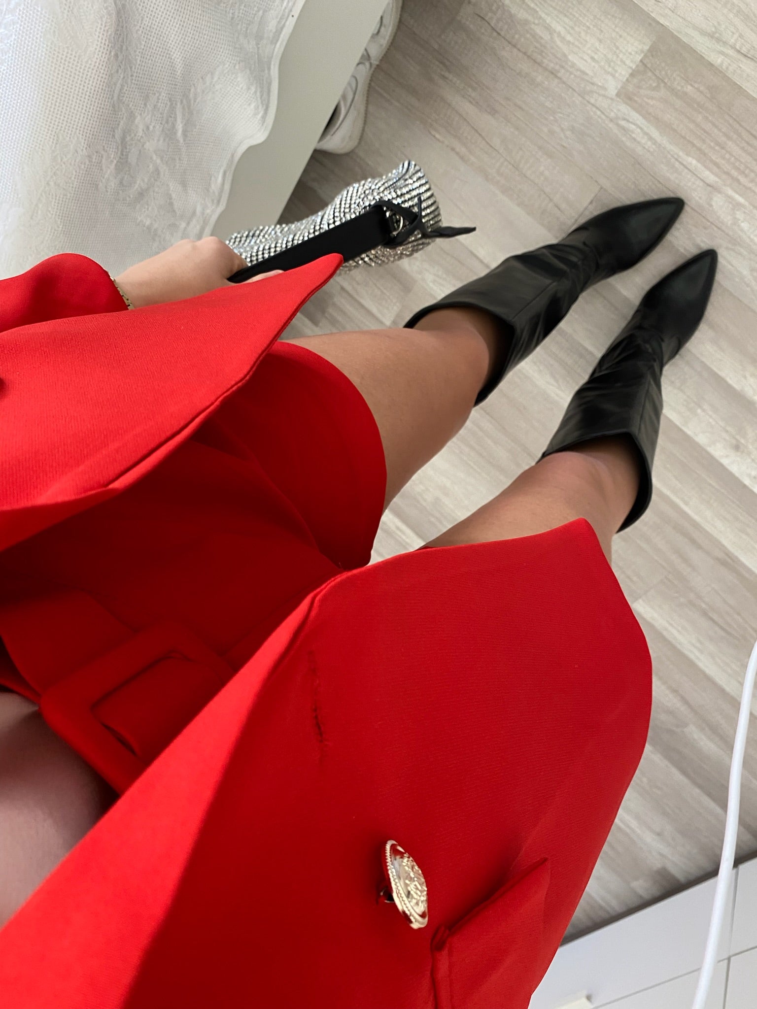 Completo giacca con bottoni e short rosso