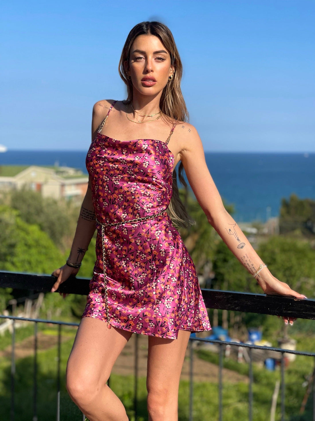 Abito a fiori fuxia