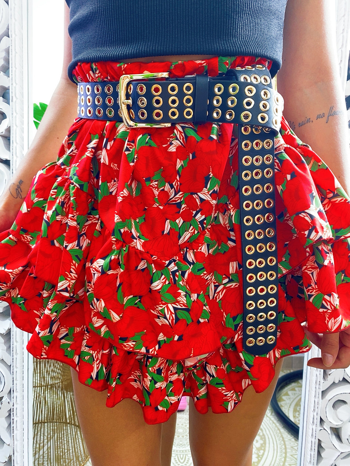 Gonna con balza e fiori asimmetrica rossa