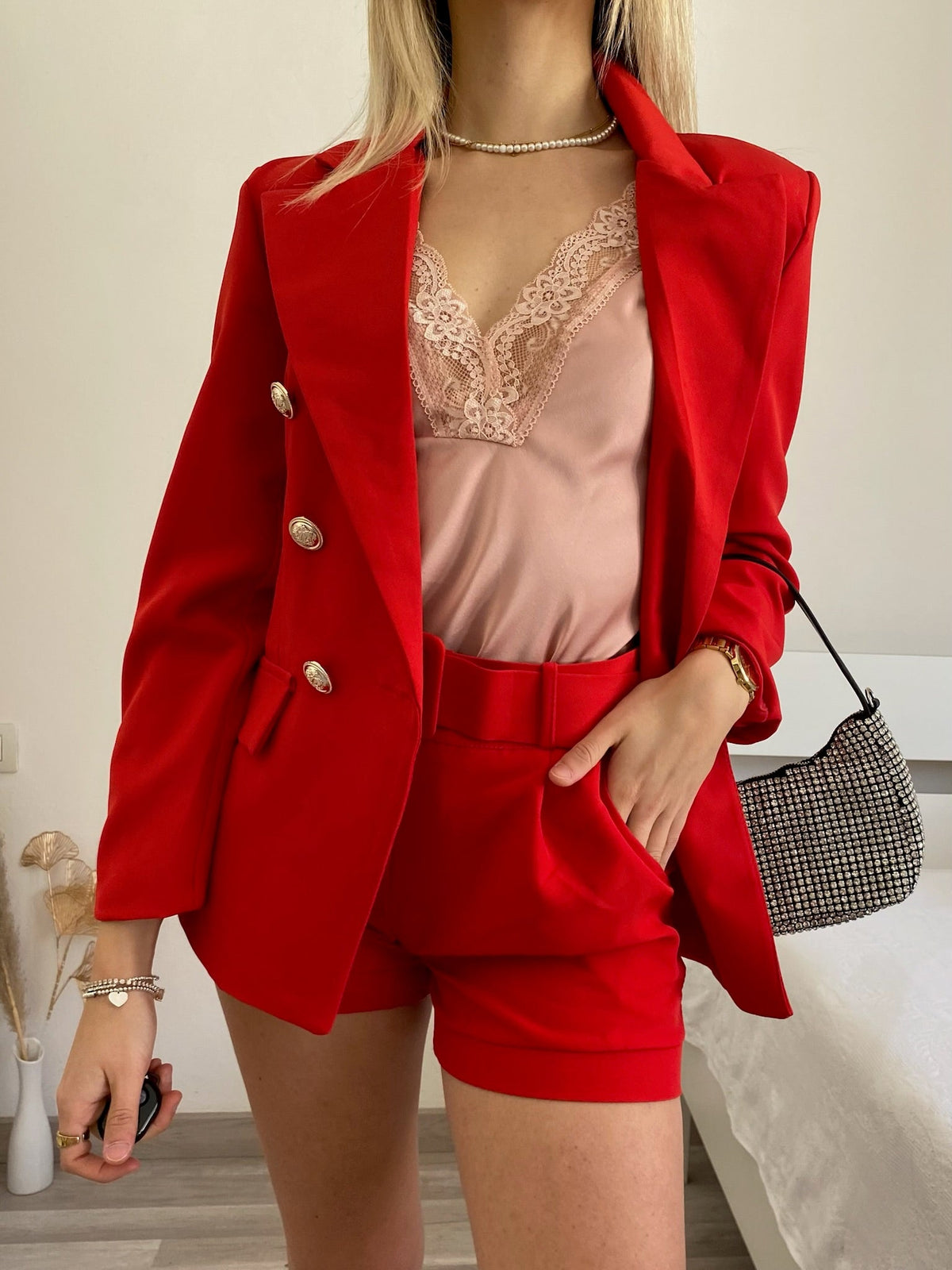 Completo giacca con bottoni e short rosso