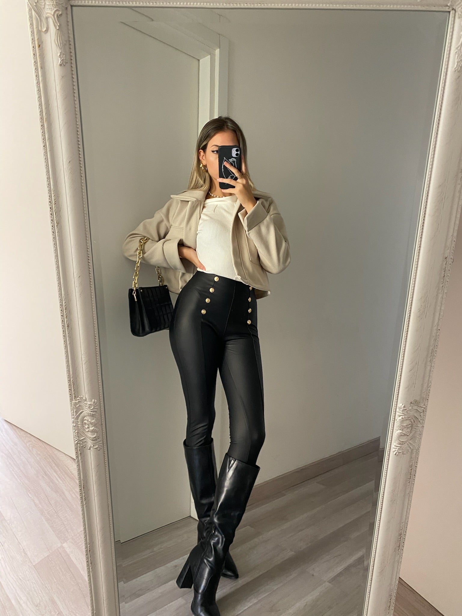 Leggins in ecopelle con bottoni