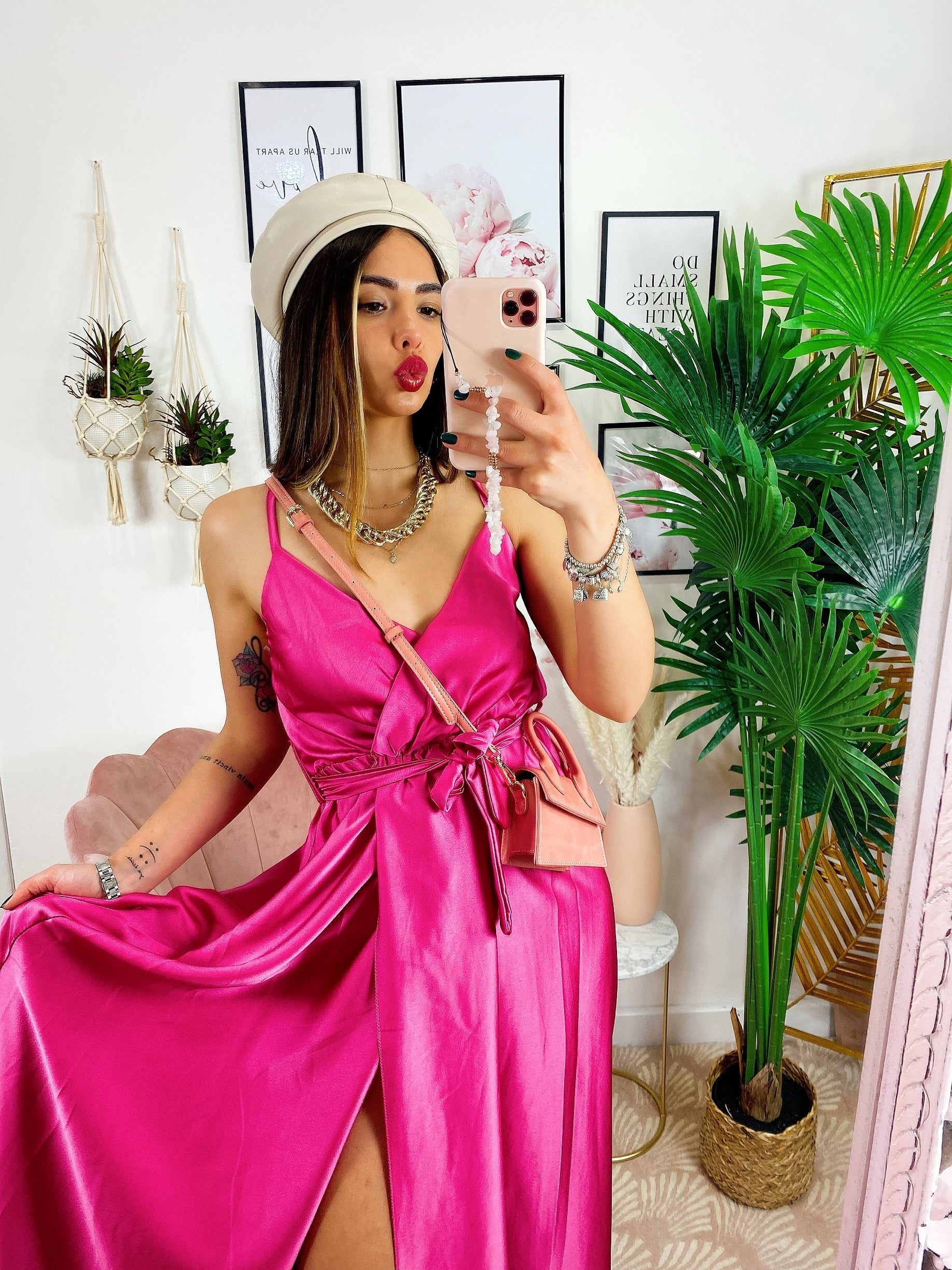 Abito in raso con maxi spacco peonia
