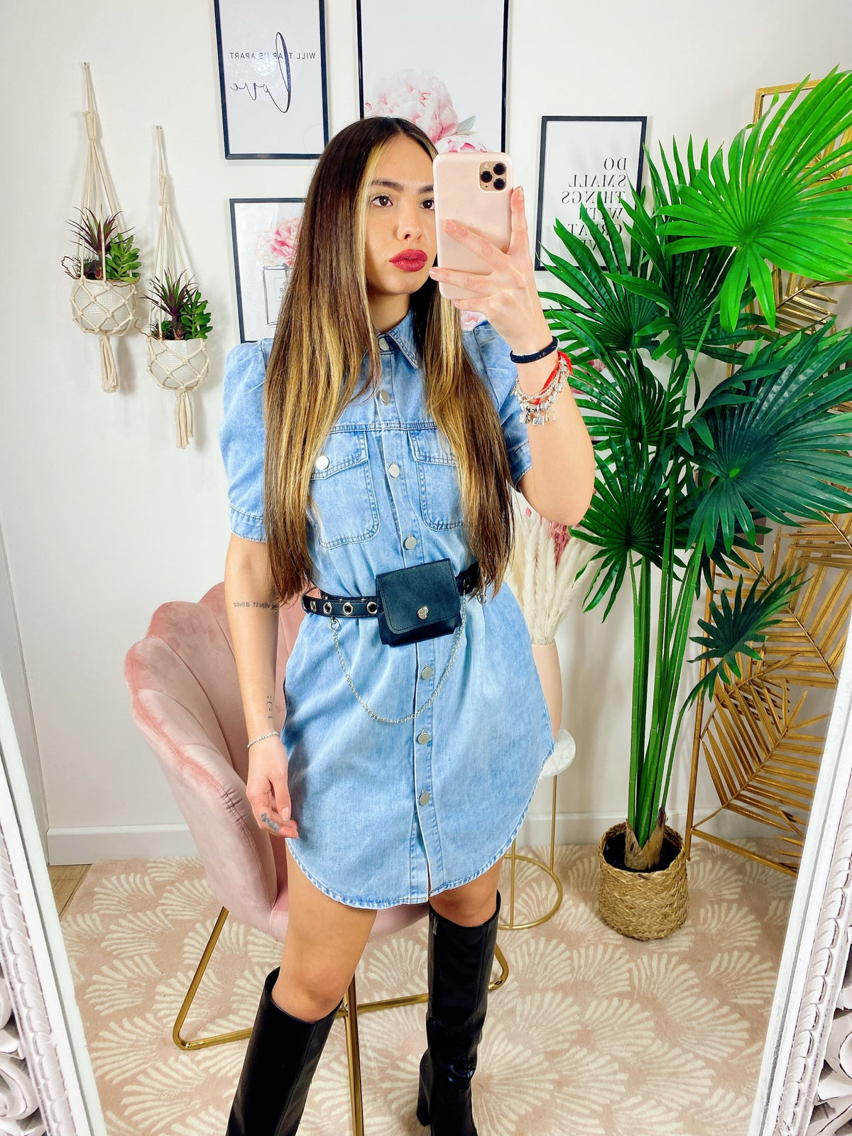 Abito di jeans con cintura compresa