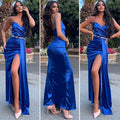 Abito in raso blu elettrico con drappeggio