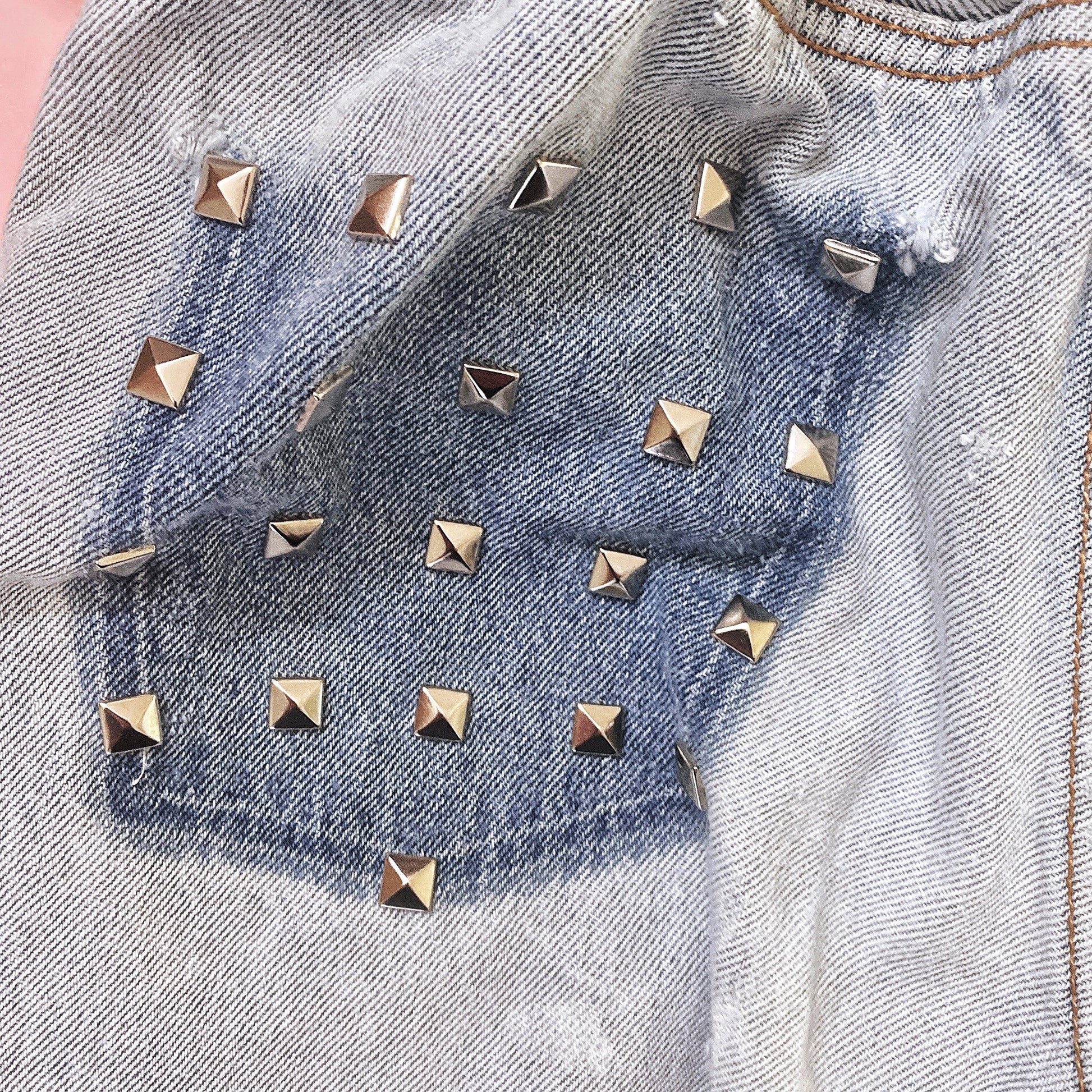 Levi’s Short Vintage con strappi senza tasca borchiati