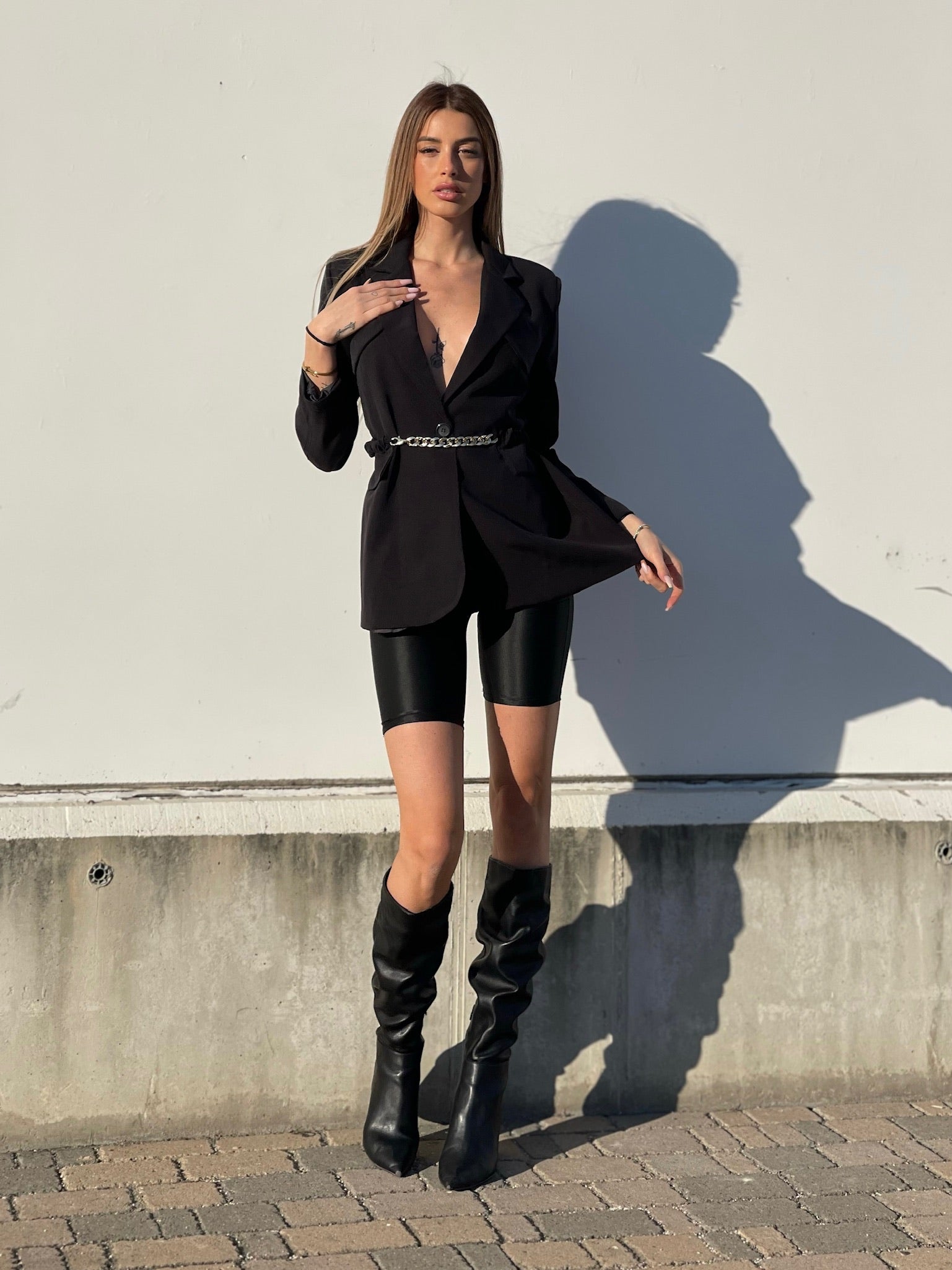 Blazer over nero con cintura