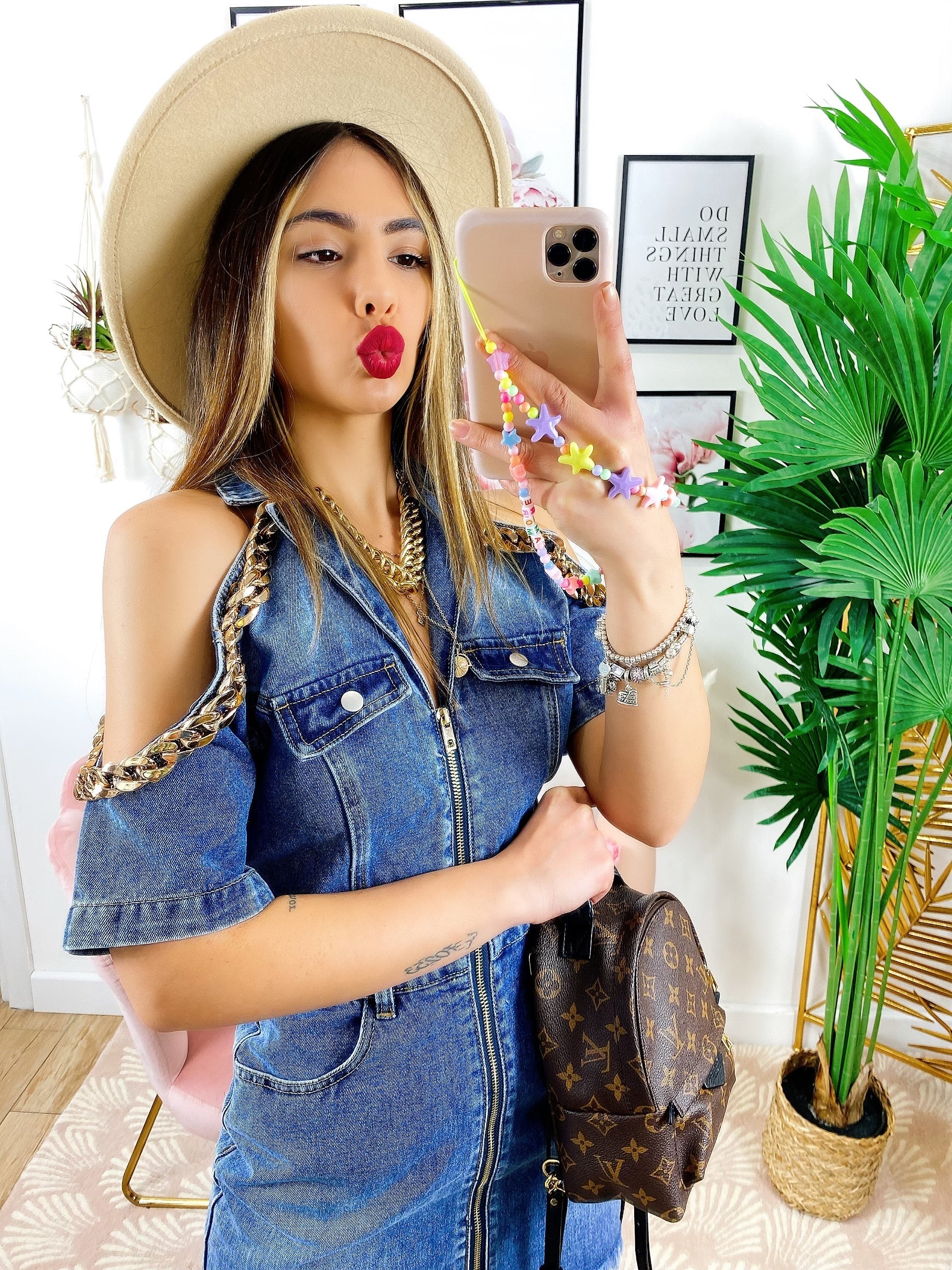 Abito di jeans con catena