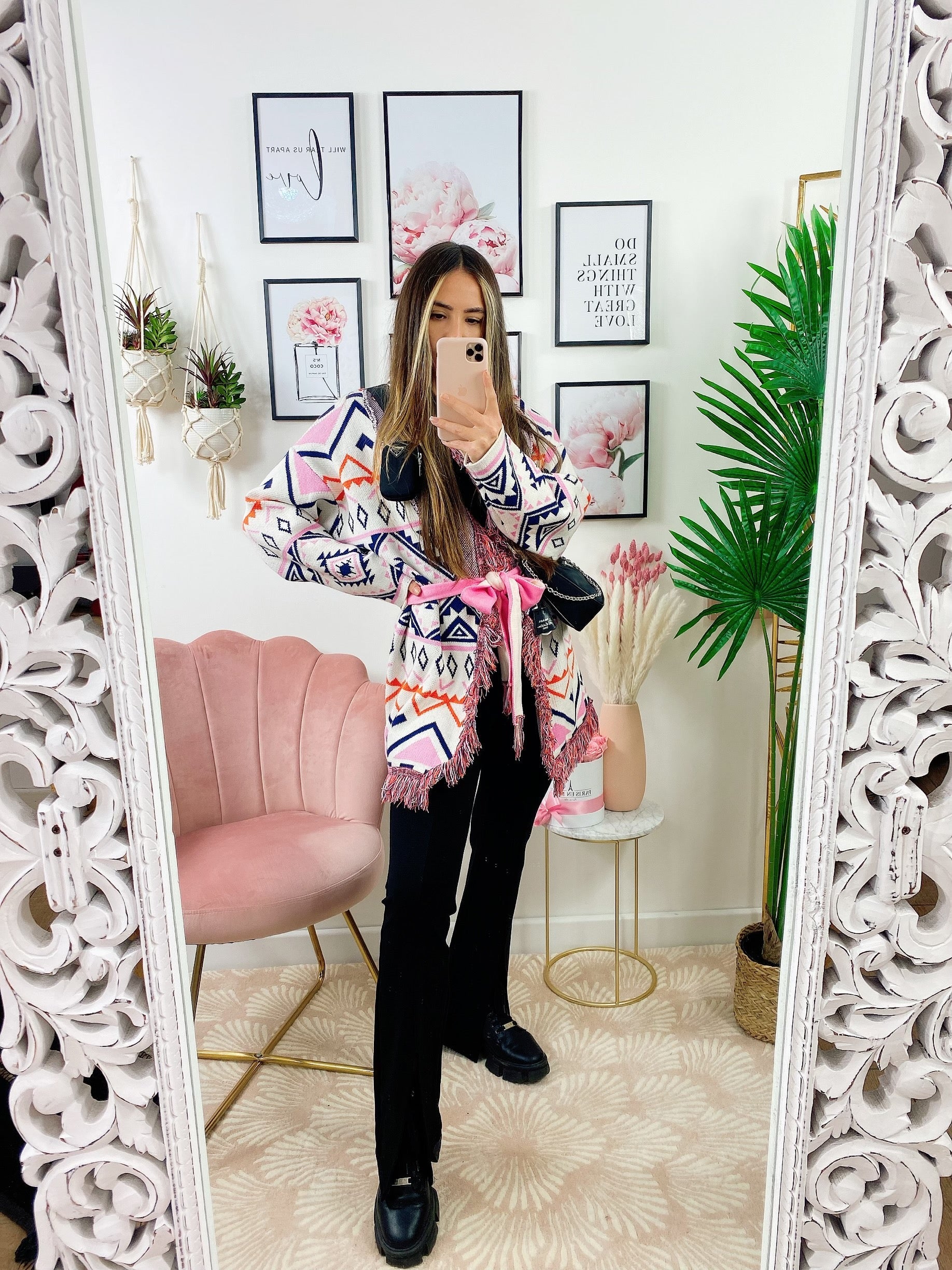 Cardigan A rombi dettagli rosa con frange e cinta