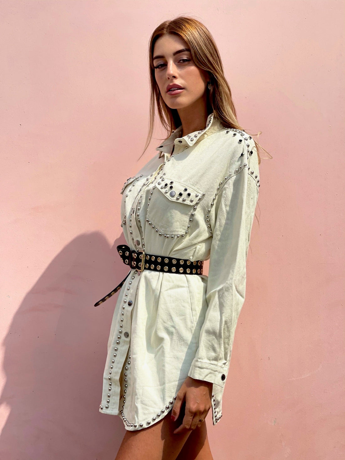 Abito con borchie manica lunga beige