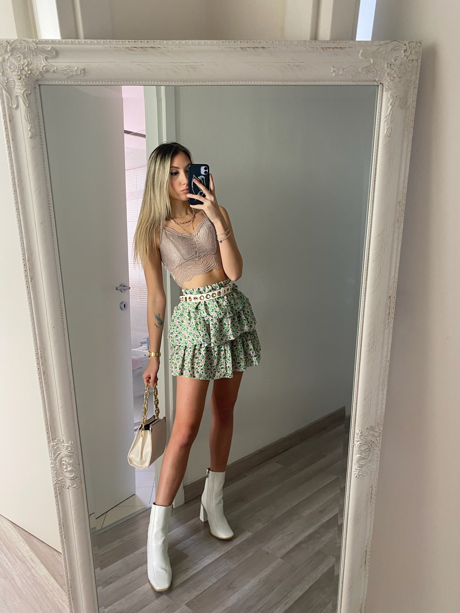 Gonna a balze con fiorellini verde