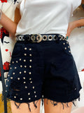 Short sfrangiato con borchie