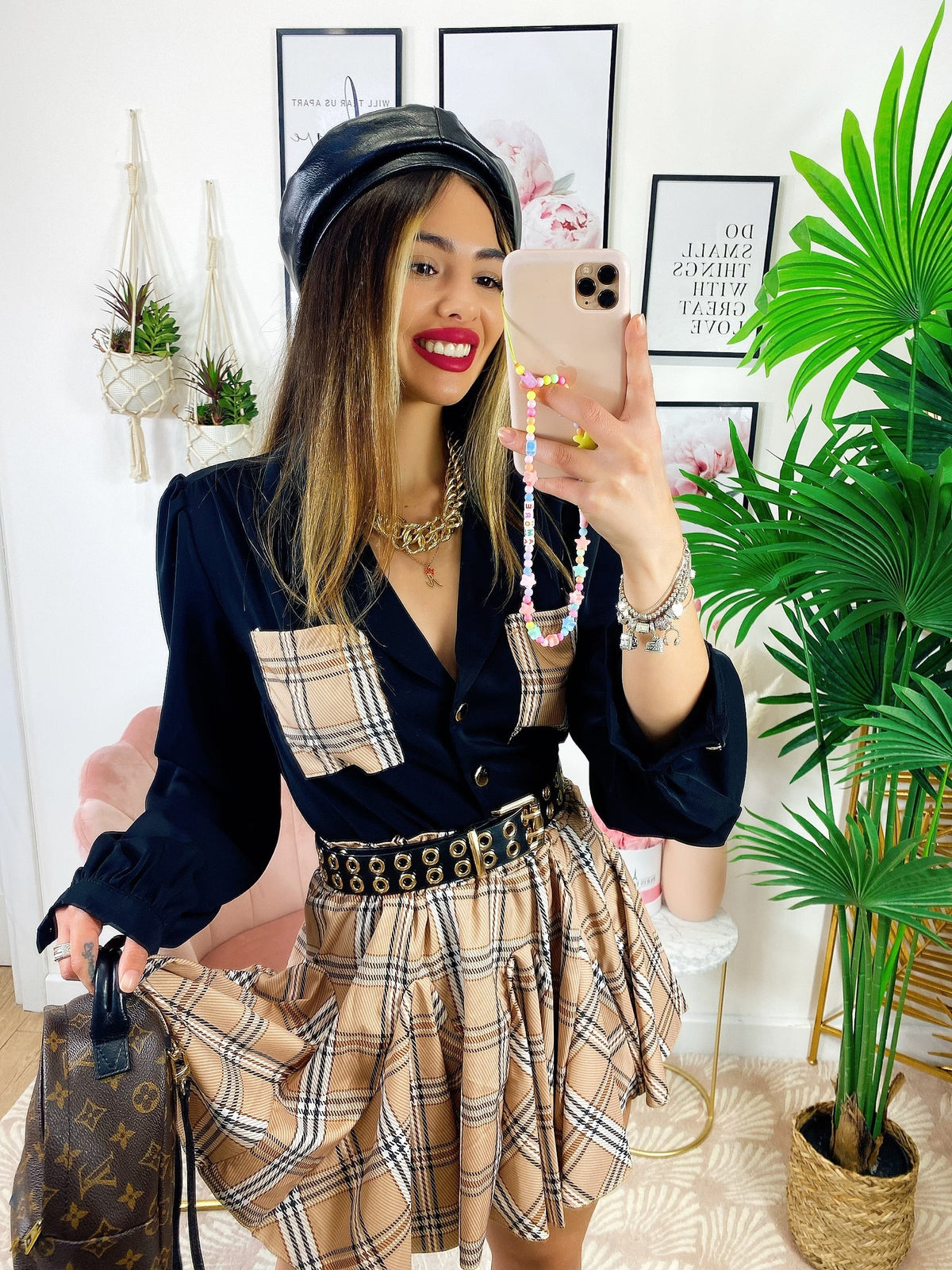 Camicia con tasca ricamata check nera