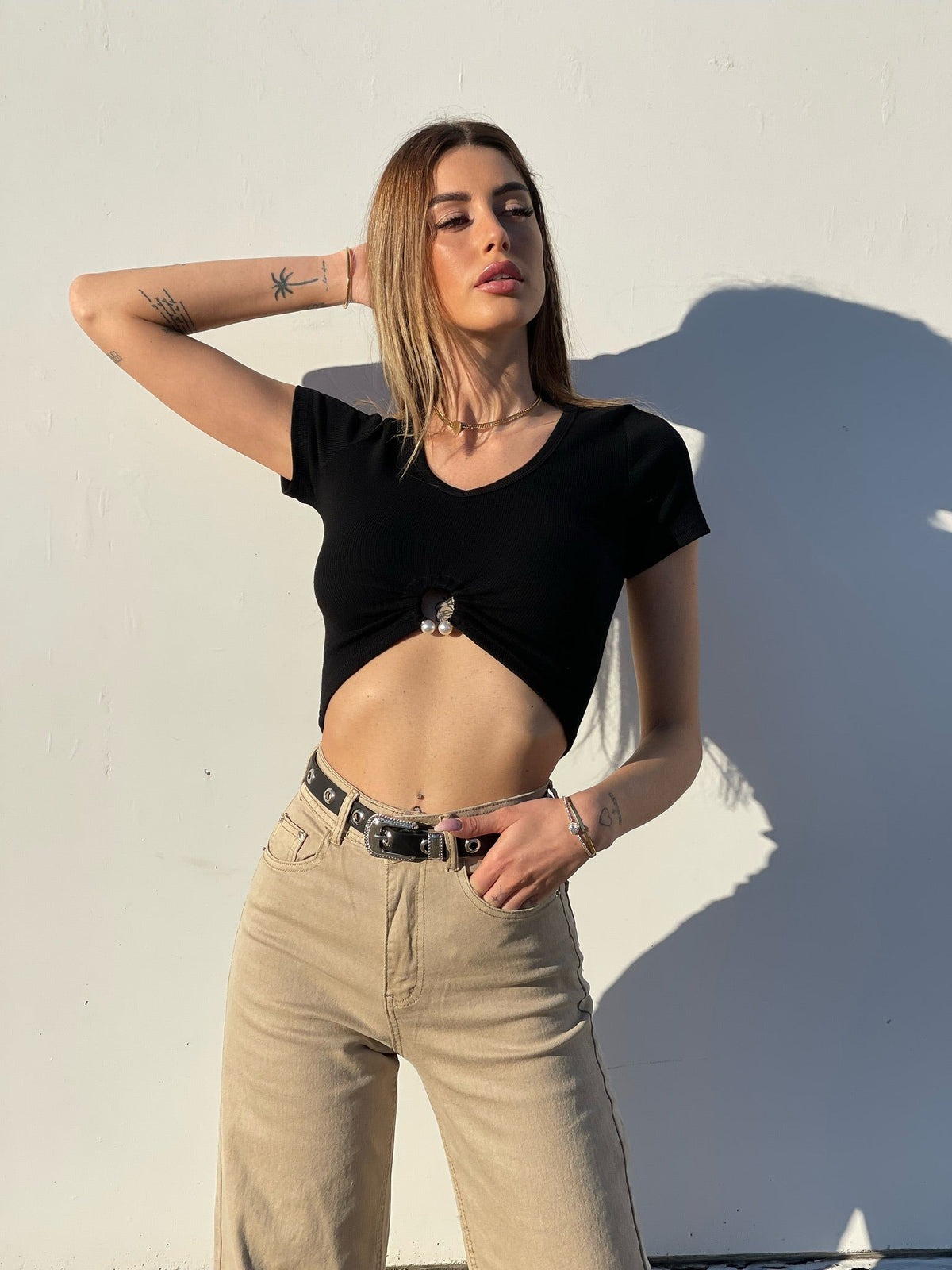 Top a manica corta con cerchio nero