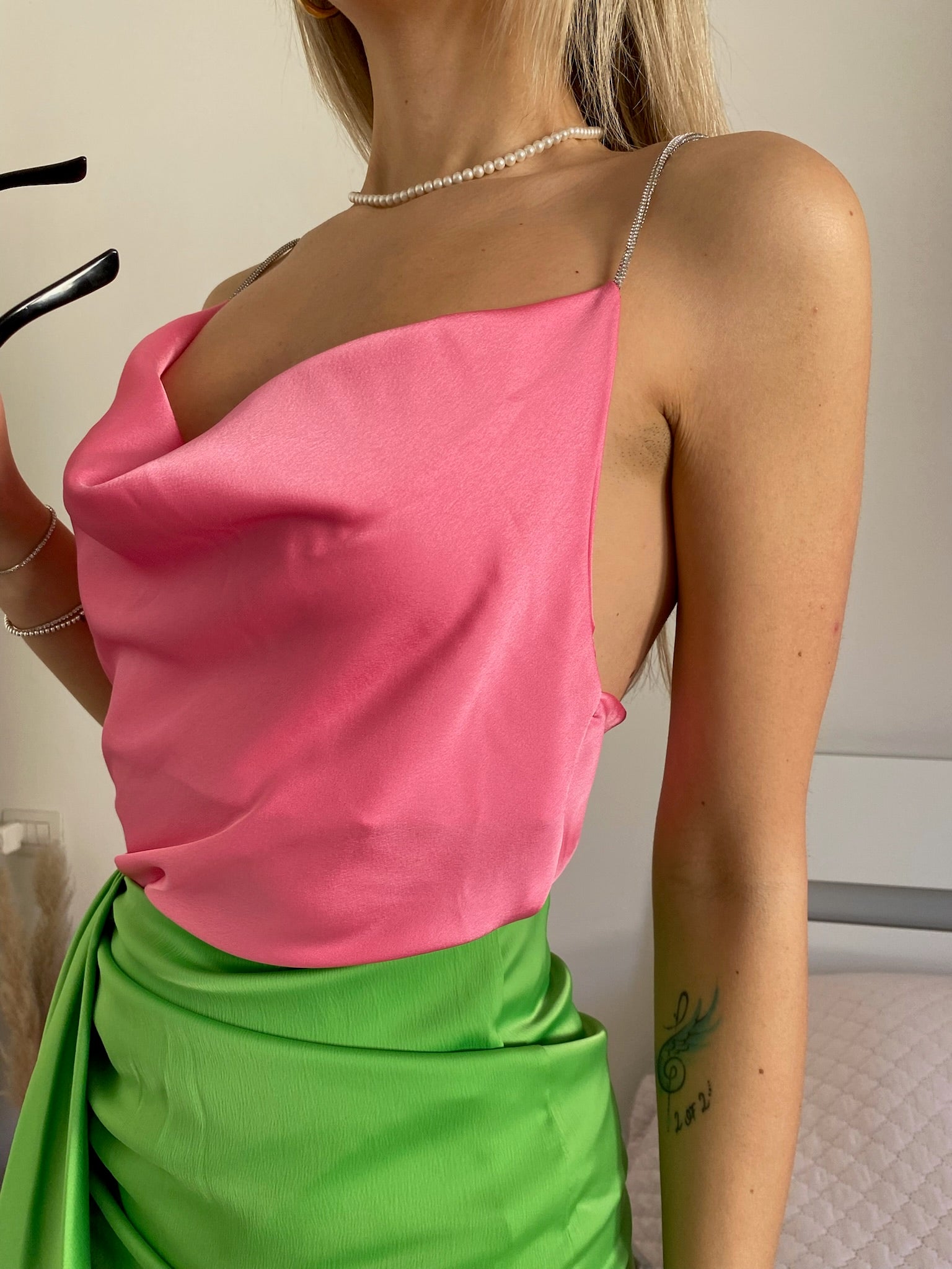 Canotta in raso rosa barbie spalline in strass
