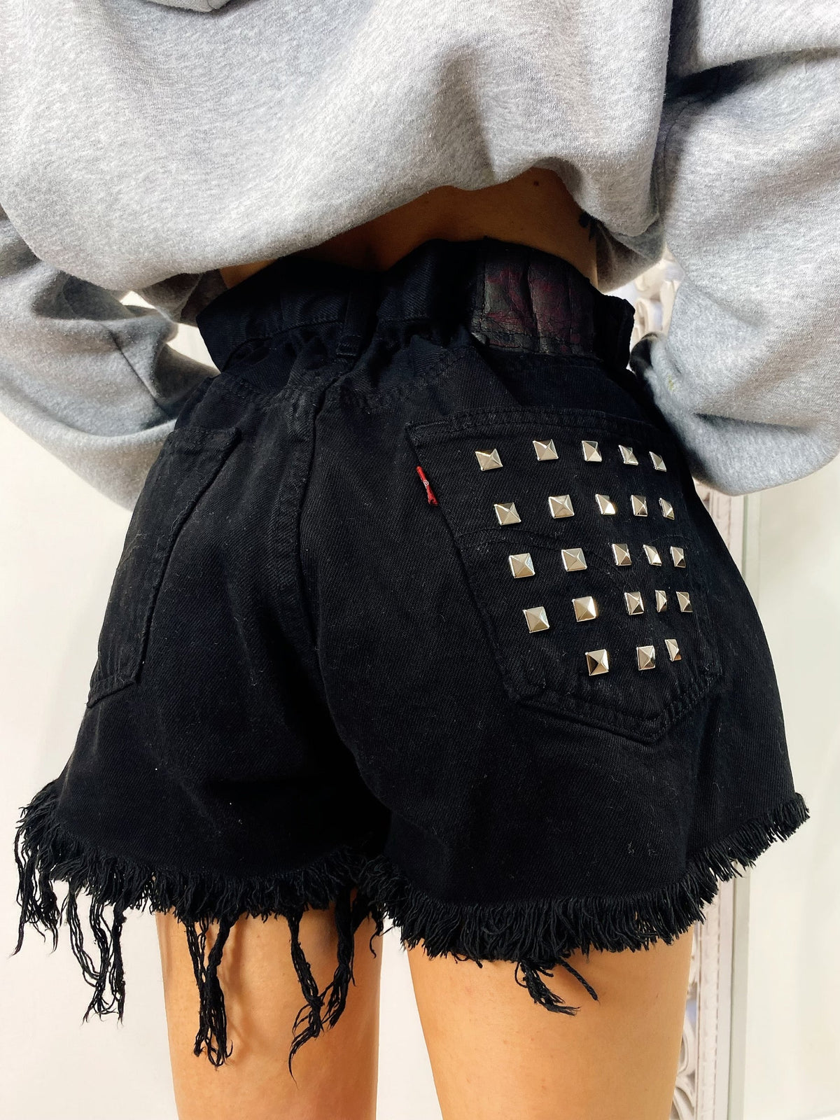 Short Levi’s Vintage nero con borchie