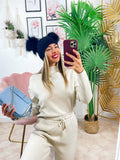 Completo maglia e pantalone beige