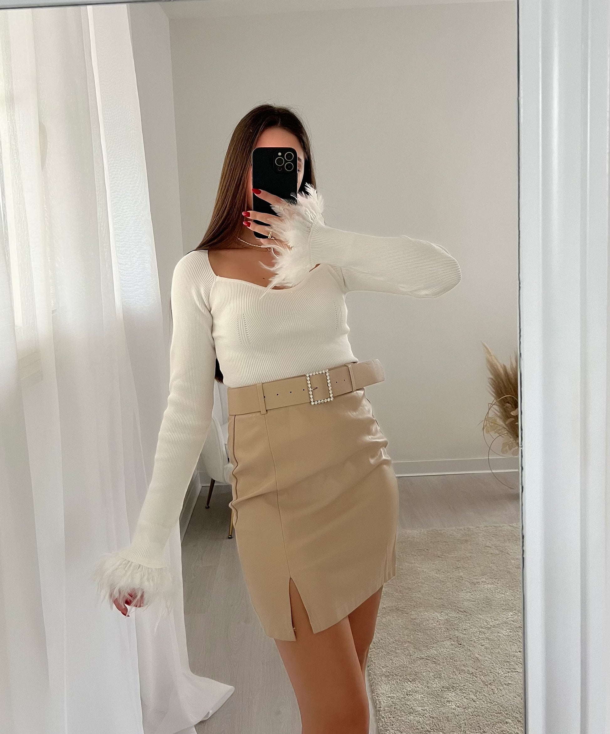 Maglia bianca con piume