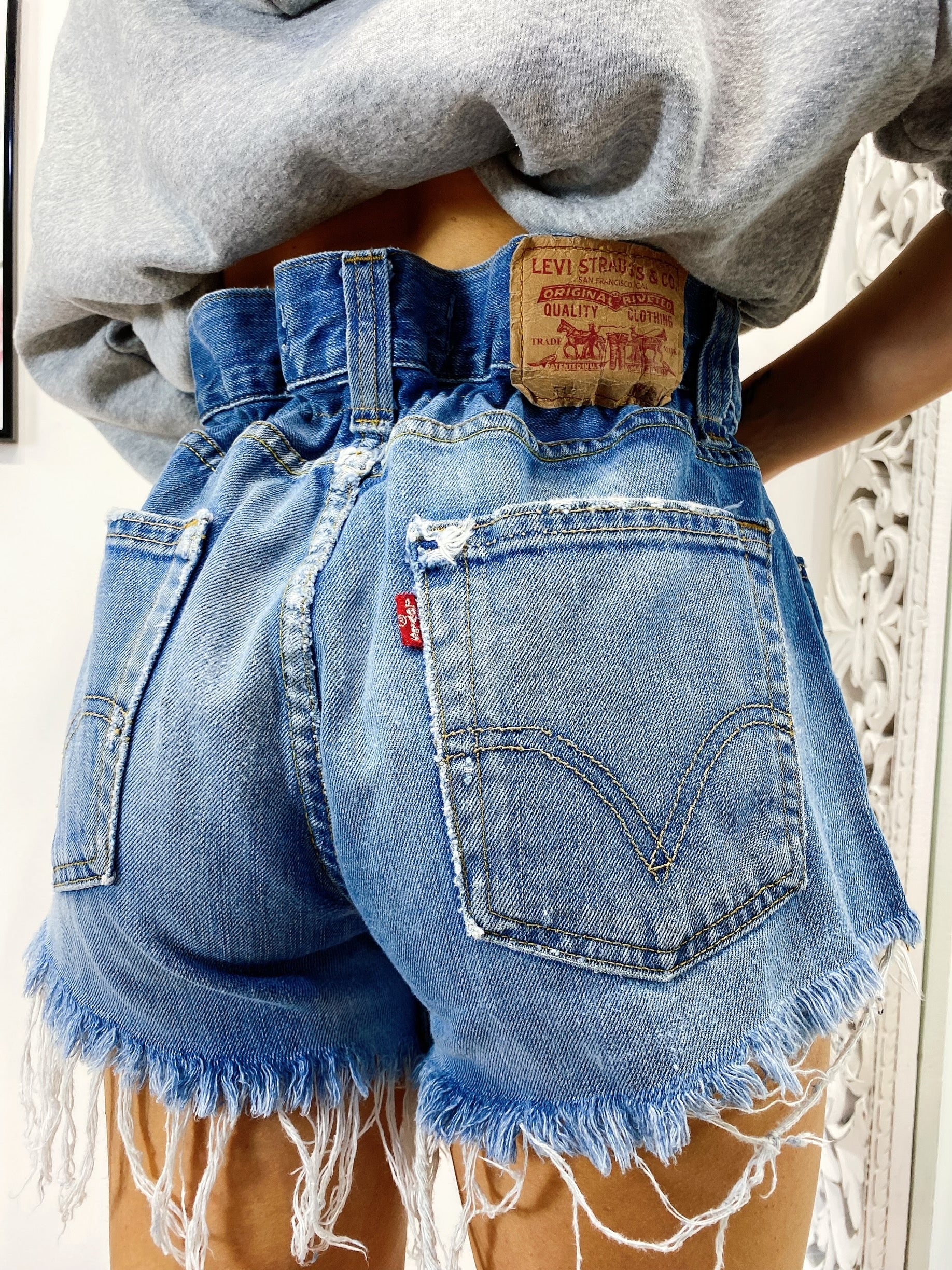 Short Levi’s Vintage bagno medio con strappi