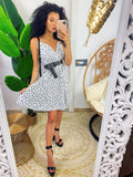 Abito con gonna ampia a pois bianco