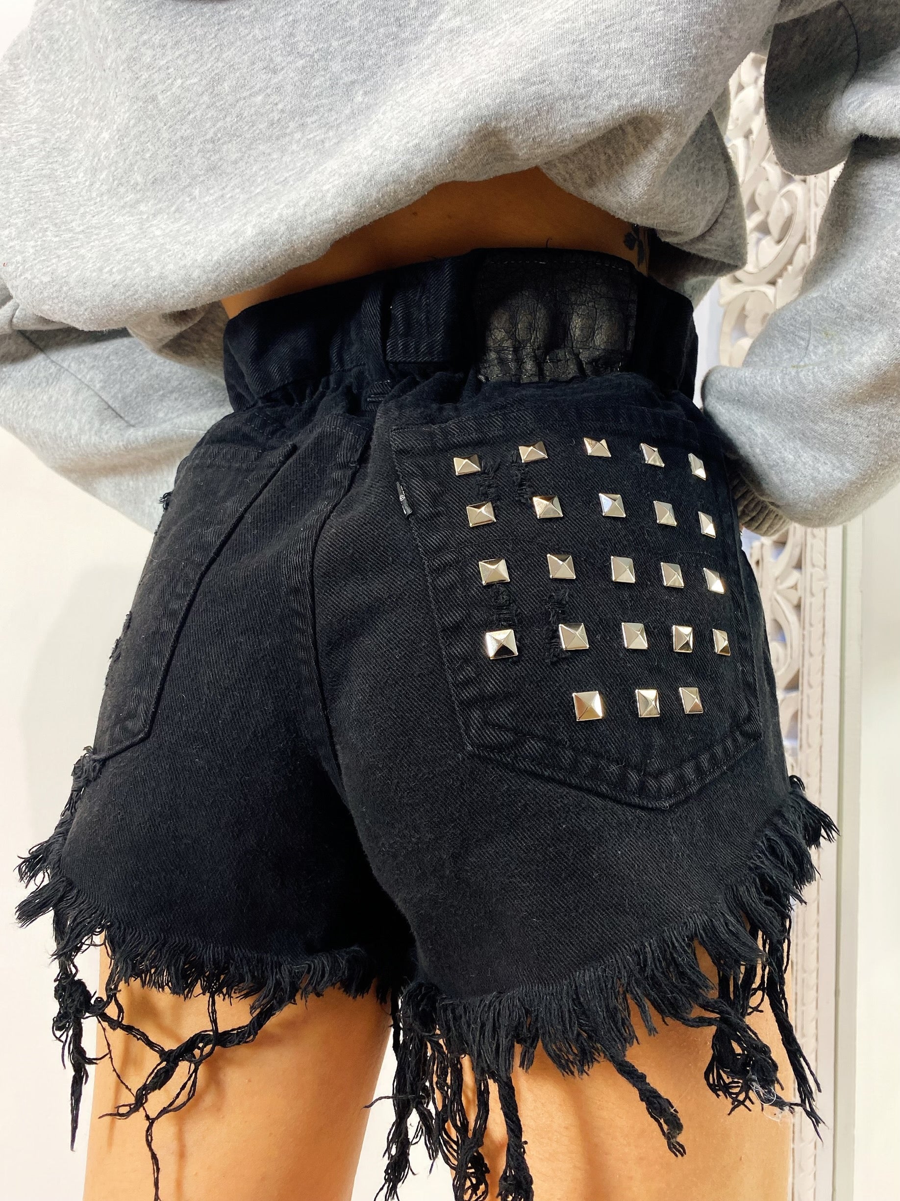 Short Levi’s Vintage nero con borchie