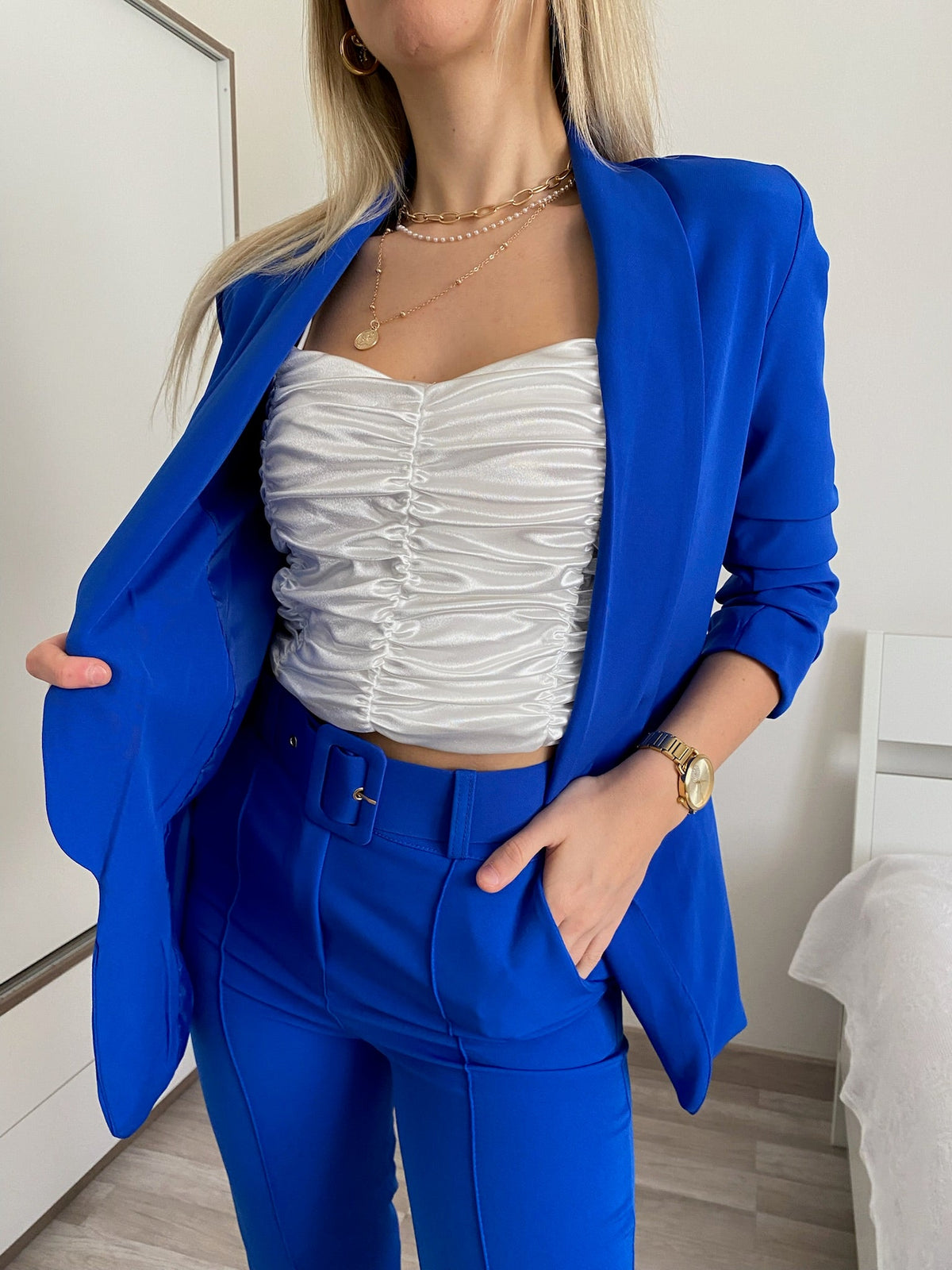 Completo giacca e pantalone blu elettrico