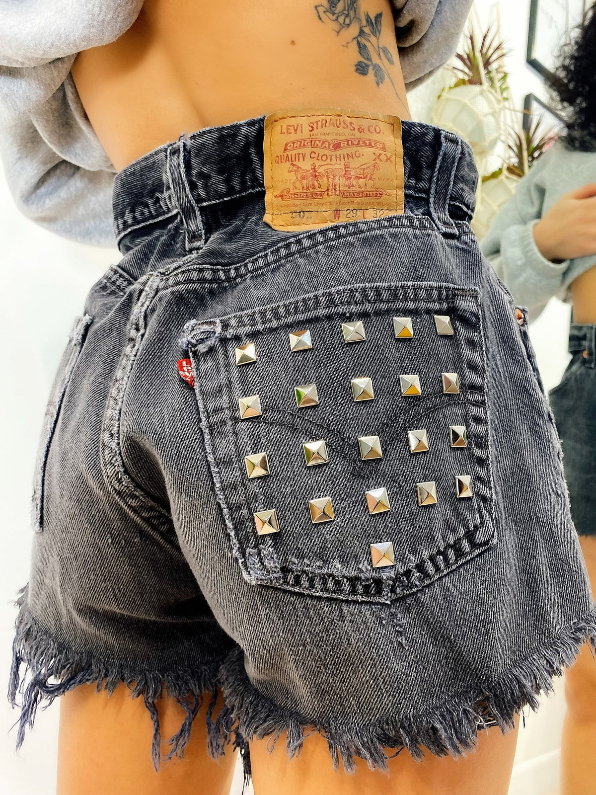 Short Levi’s Vintage Nero con Borchie sfrangiato