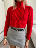 Maglione rosso a trecce