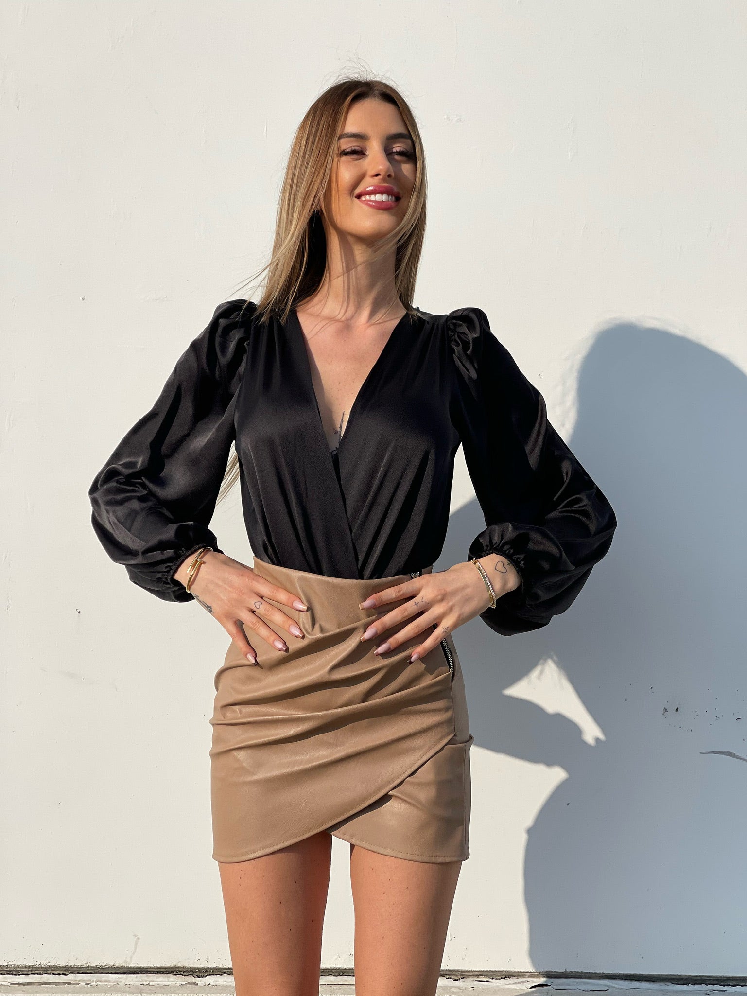 Body in raso scollo a V nero