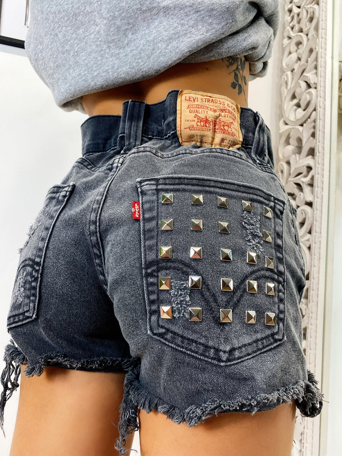 Short Levi’s Vintage con Borchie Argento toni sul grigio
