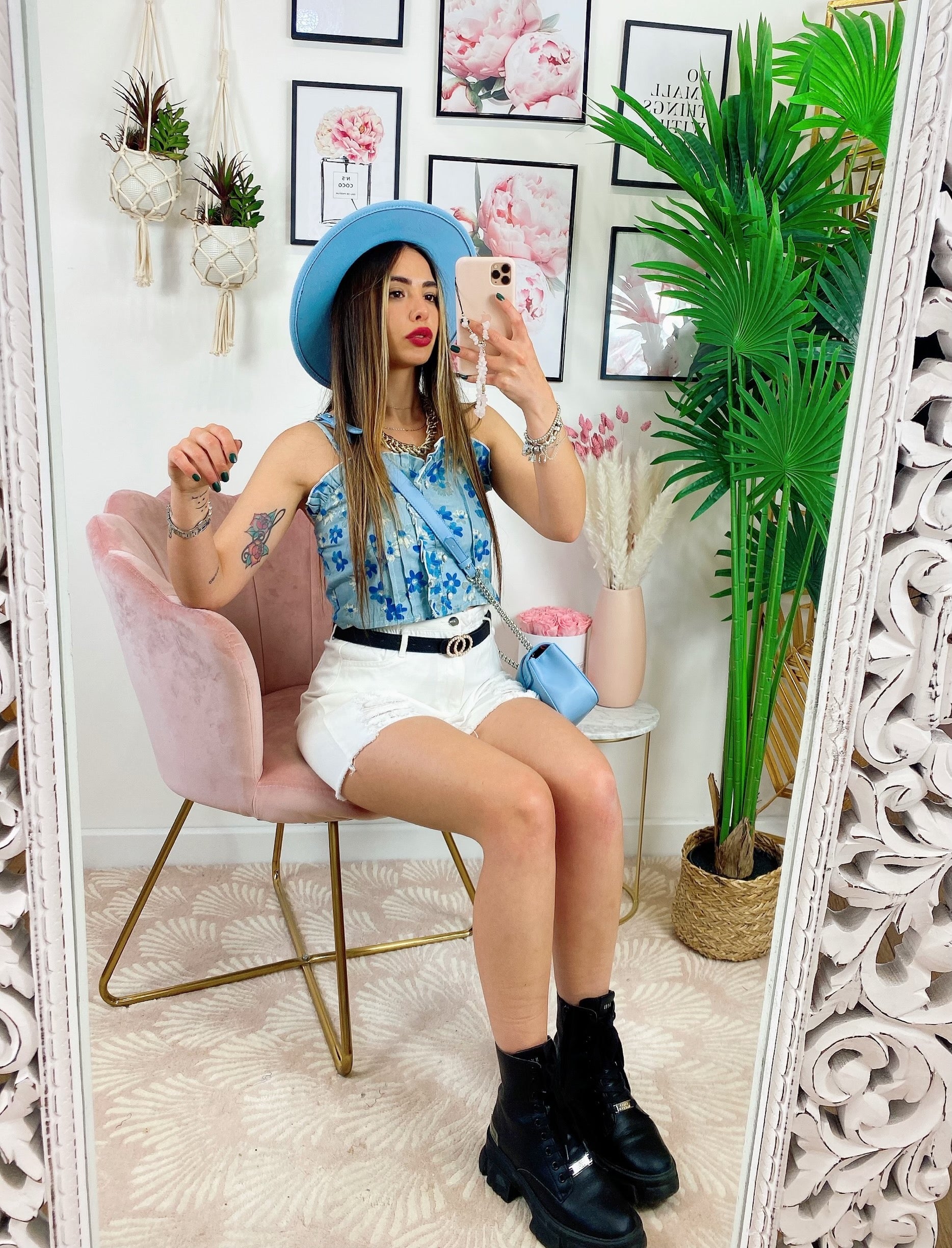Short con spacchi anteriori sfrangiato bianco