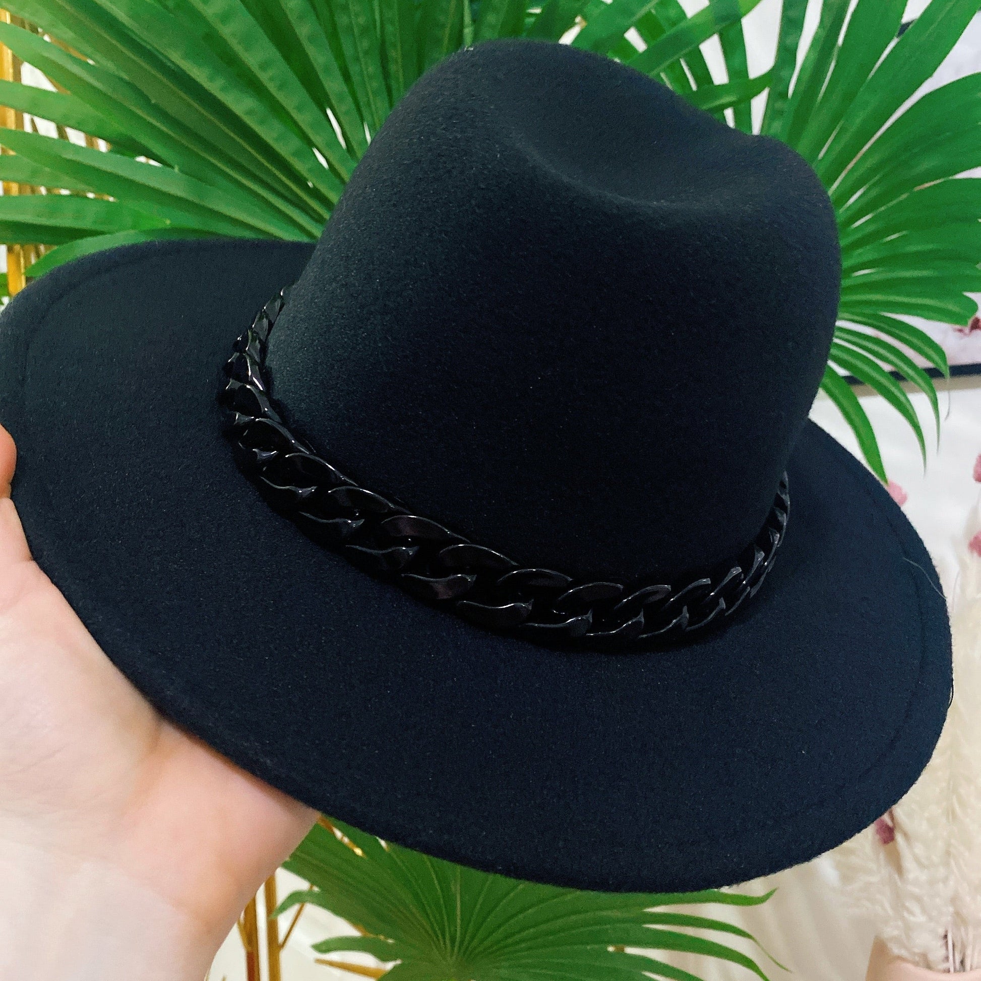 Cappello Nero catena nera