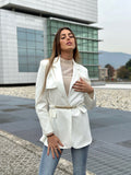Blazer bianco con cintura