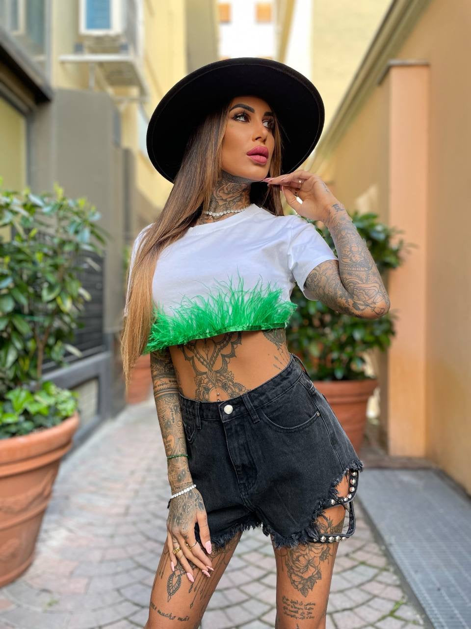 T-shirt crop piume verdi