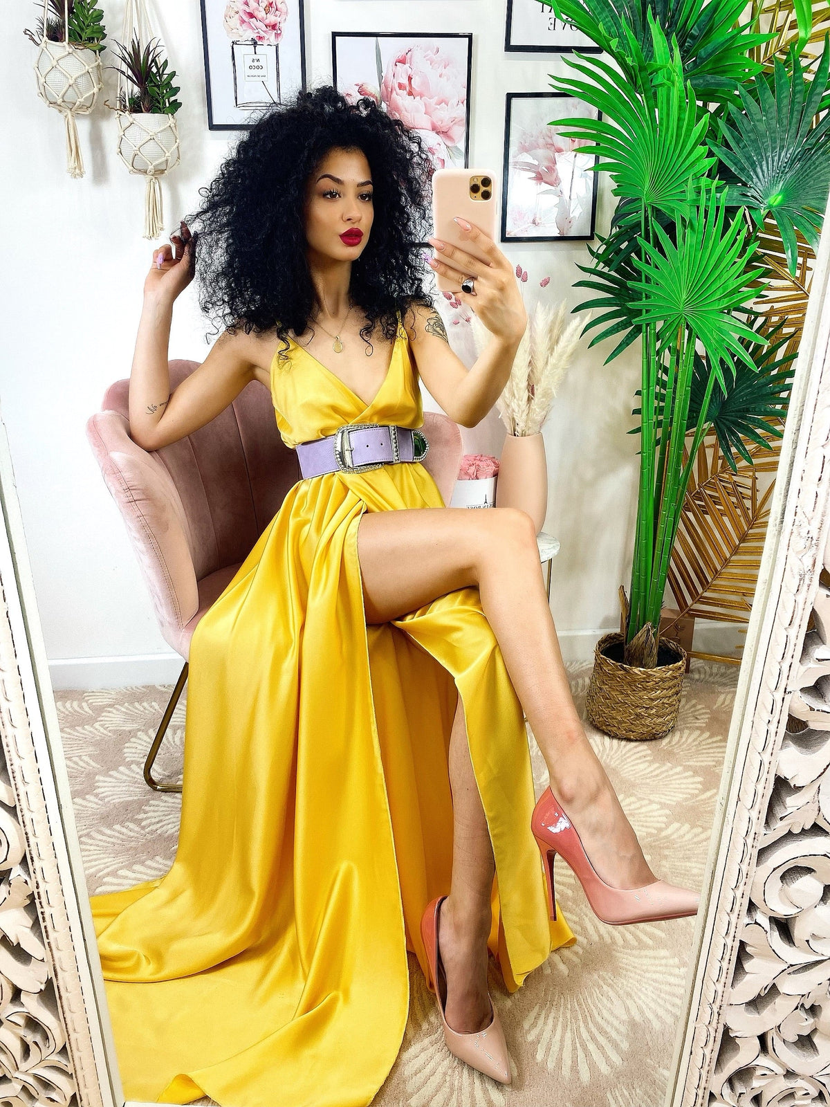 Abito in raso con maxi spacco Giallo