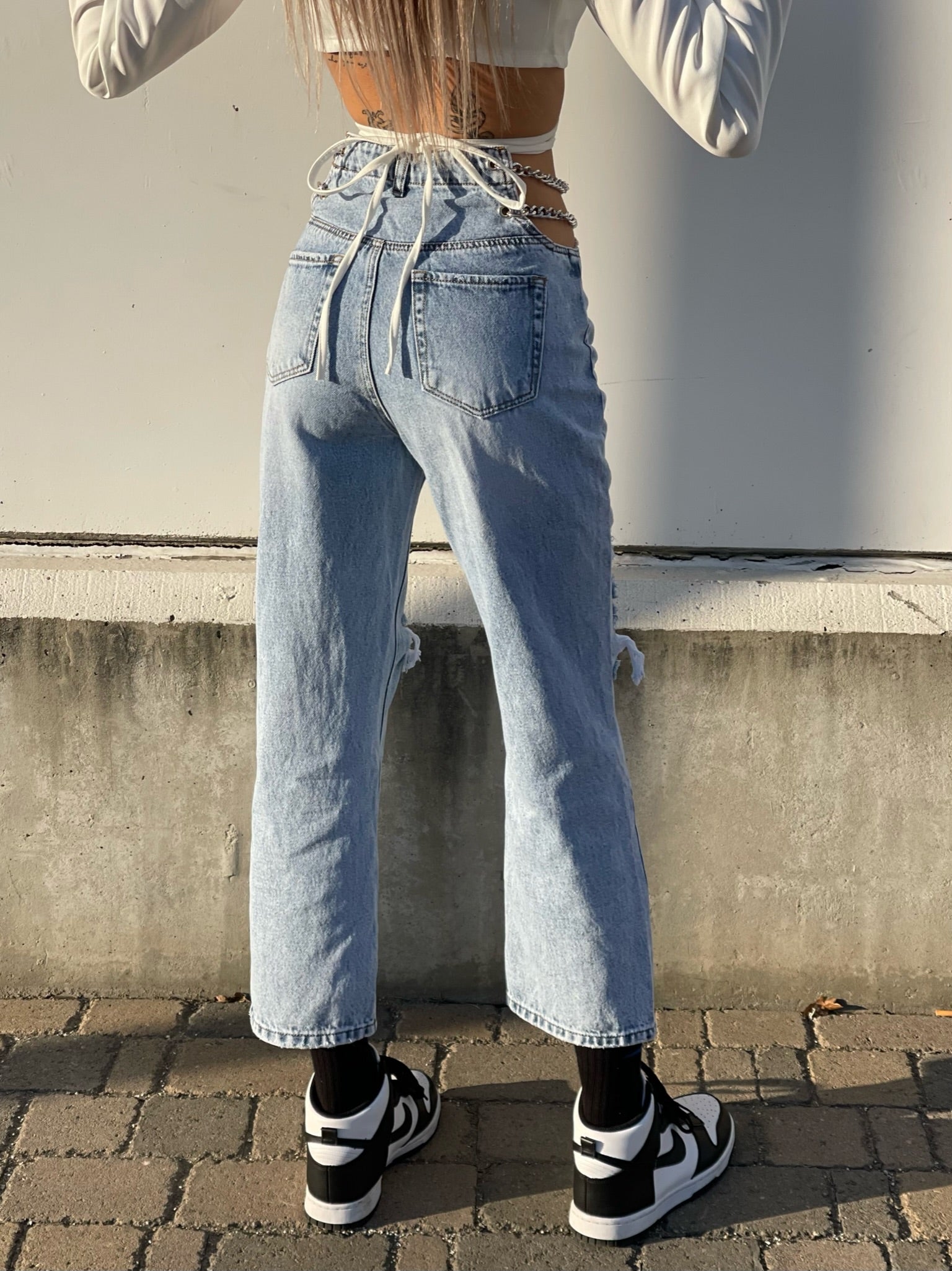 Jeans con catena argento