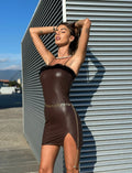 Abito in ecopelle choco con piume