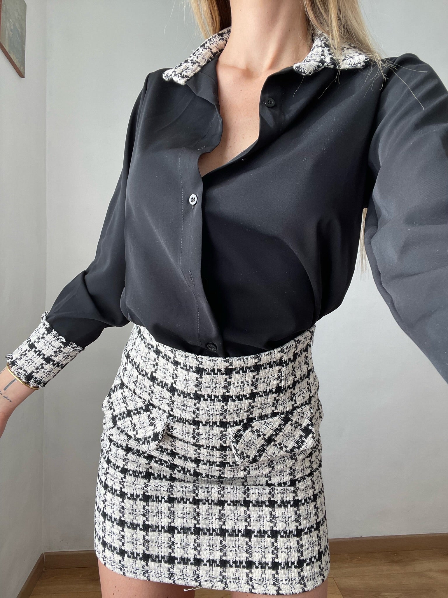 Camicia nera con dettaglio tweed
