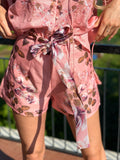 Completo short e camicia fiorata rosa
