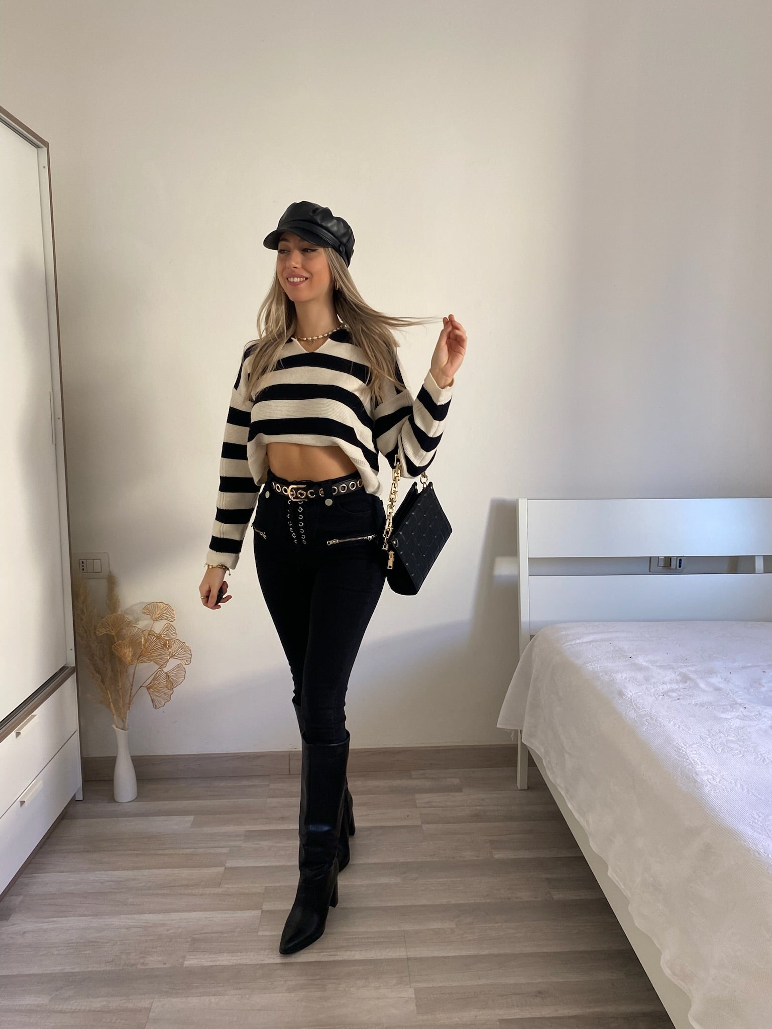 Jeans nero con lacci sul davanti