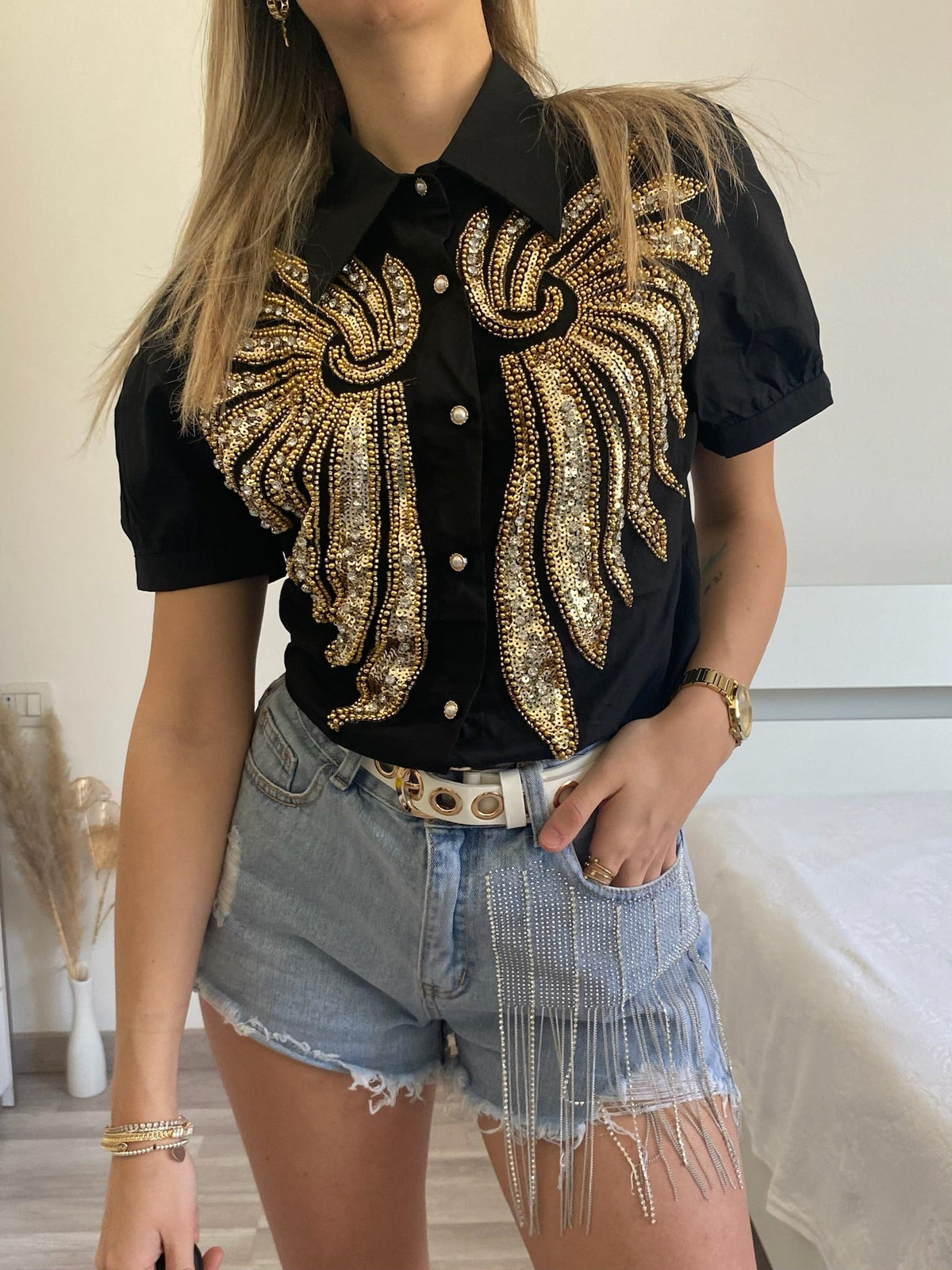 Camicia nera con ricami oro