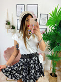Camicia smanicata con borsetta bianca