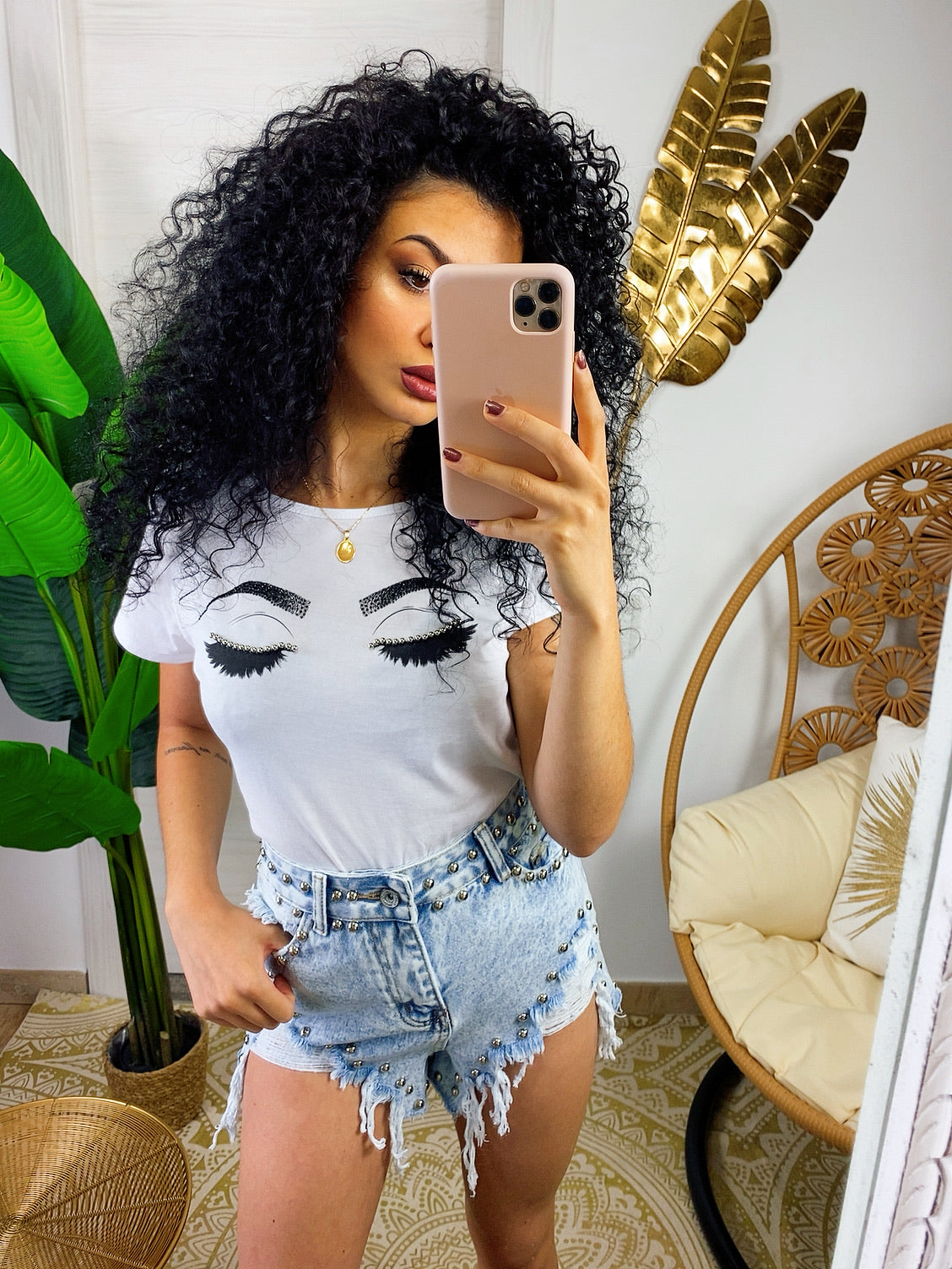 Short jeans chiaro con borchie