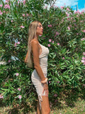 Abito aderente con arricciature beige