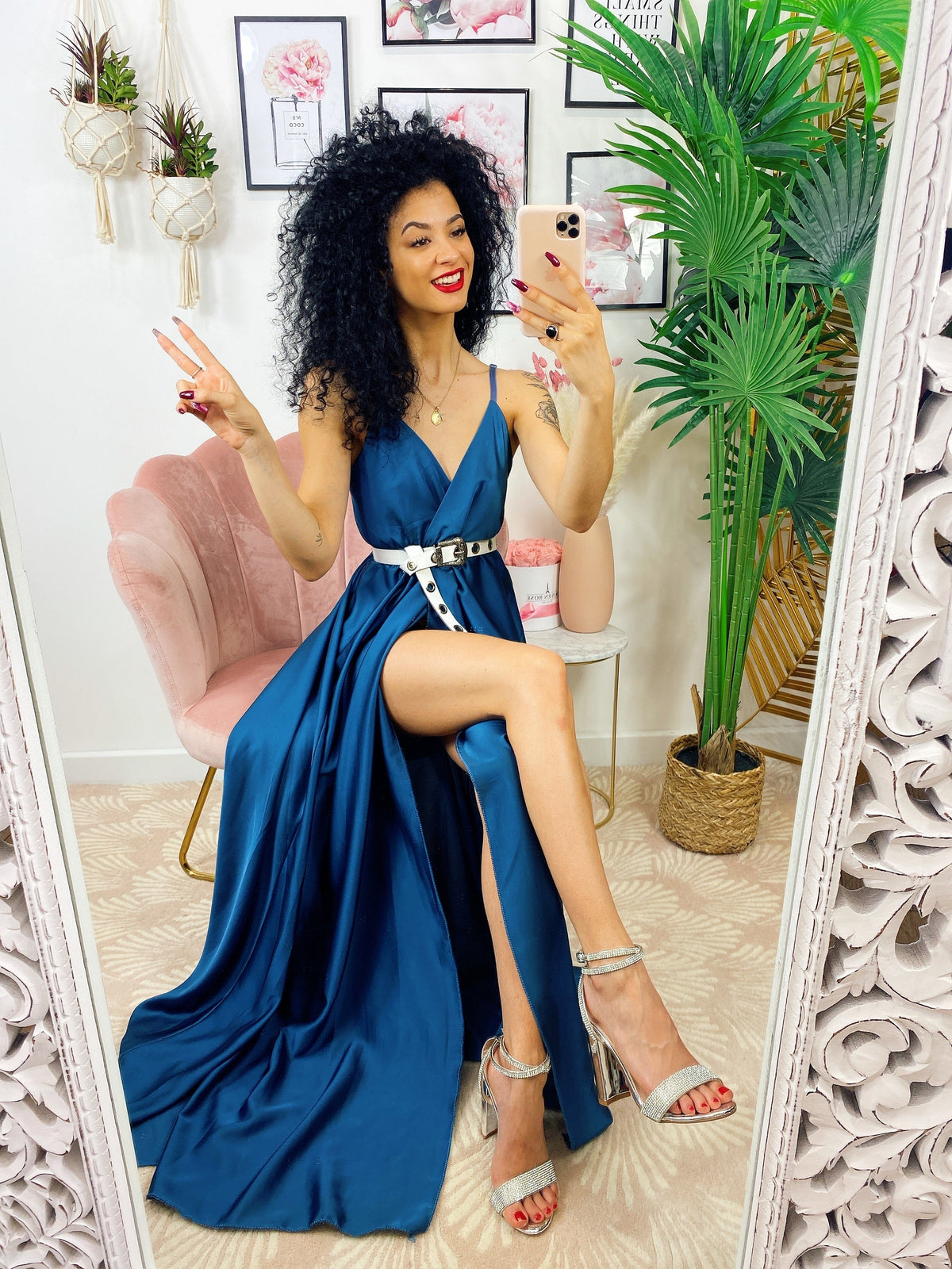 Abito in raso con maxi spacco blu petrolio