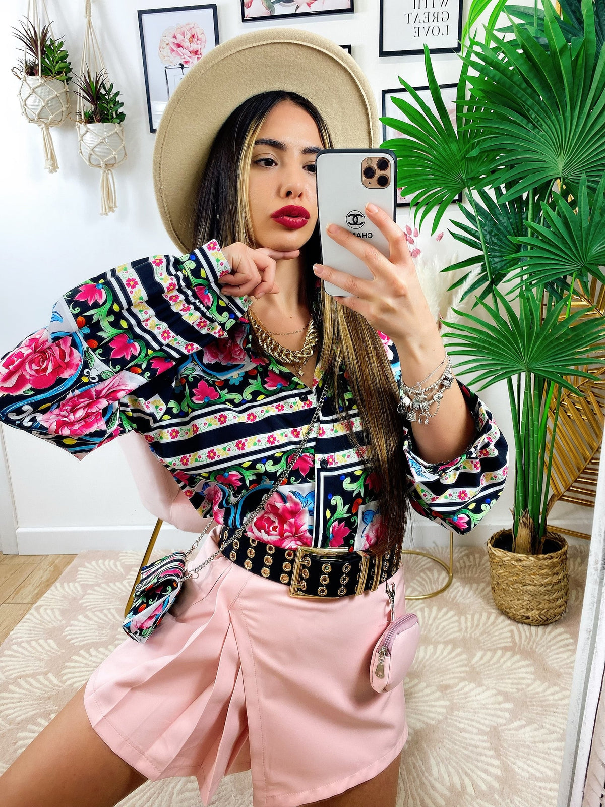 Camicia fiorata con borsetta base Nera