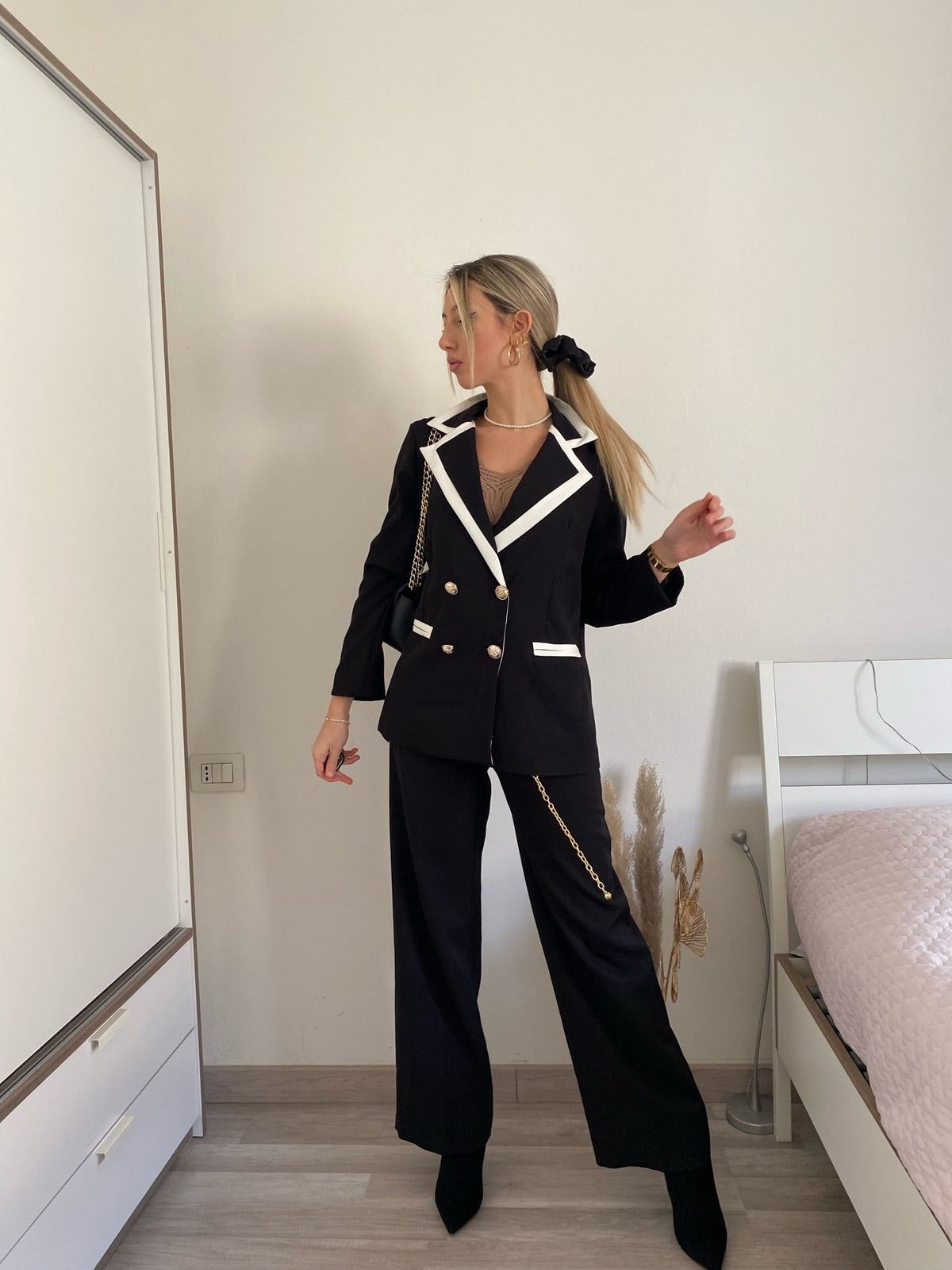 Completo giacca e pantalone nero e bianco