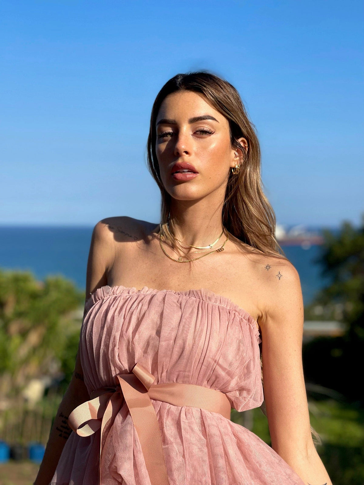 Abito in tulle a fascia cipria