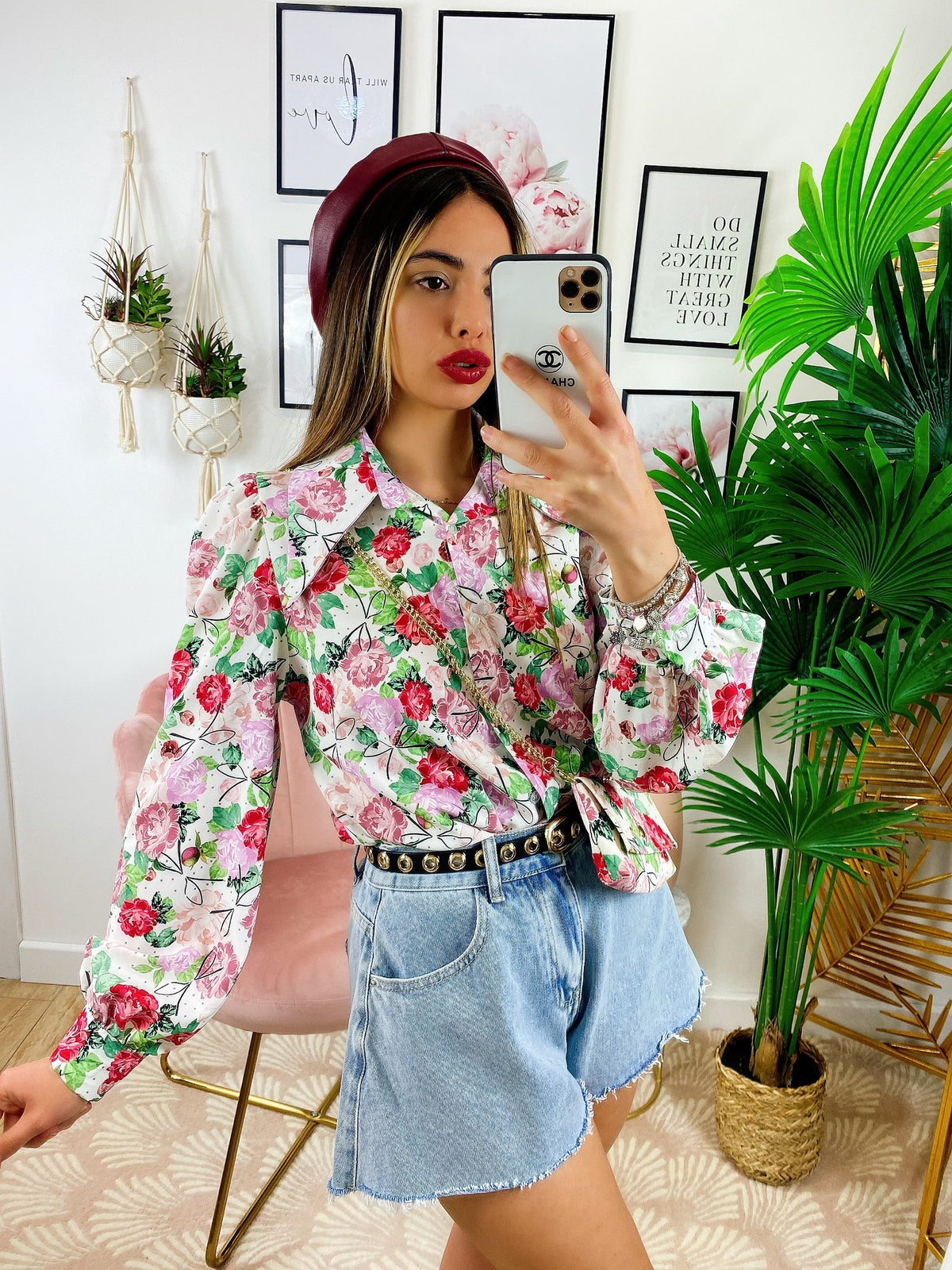 Camicia floreale con borsetta
